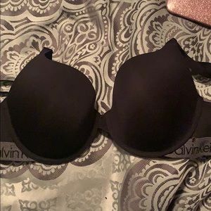2 Calvin Klein Bra